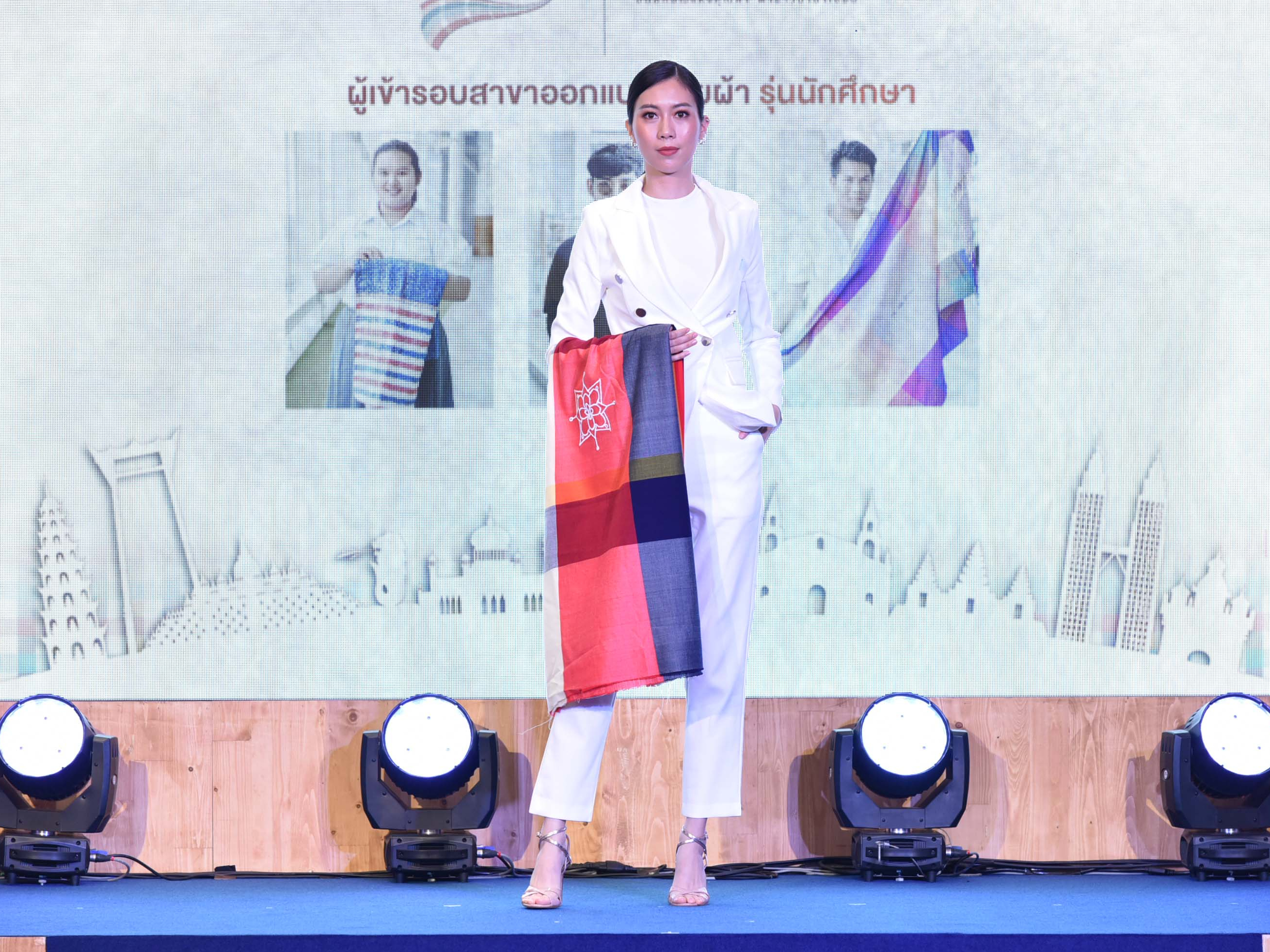 ภาพบรรยากาศภายในงาน พิธีมอบรางวัลการประกวด  โครงการผ้าขาวม้าท้องถิ่นหัตถศิลป์ไทย ประจำปี 2562