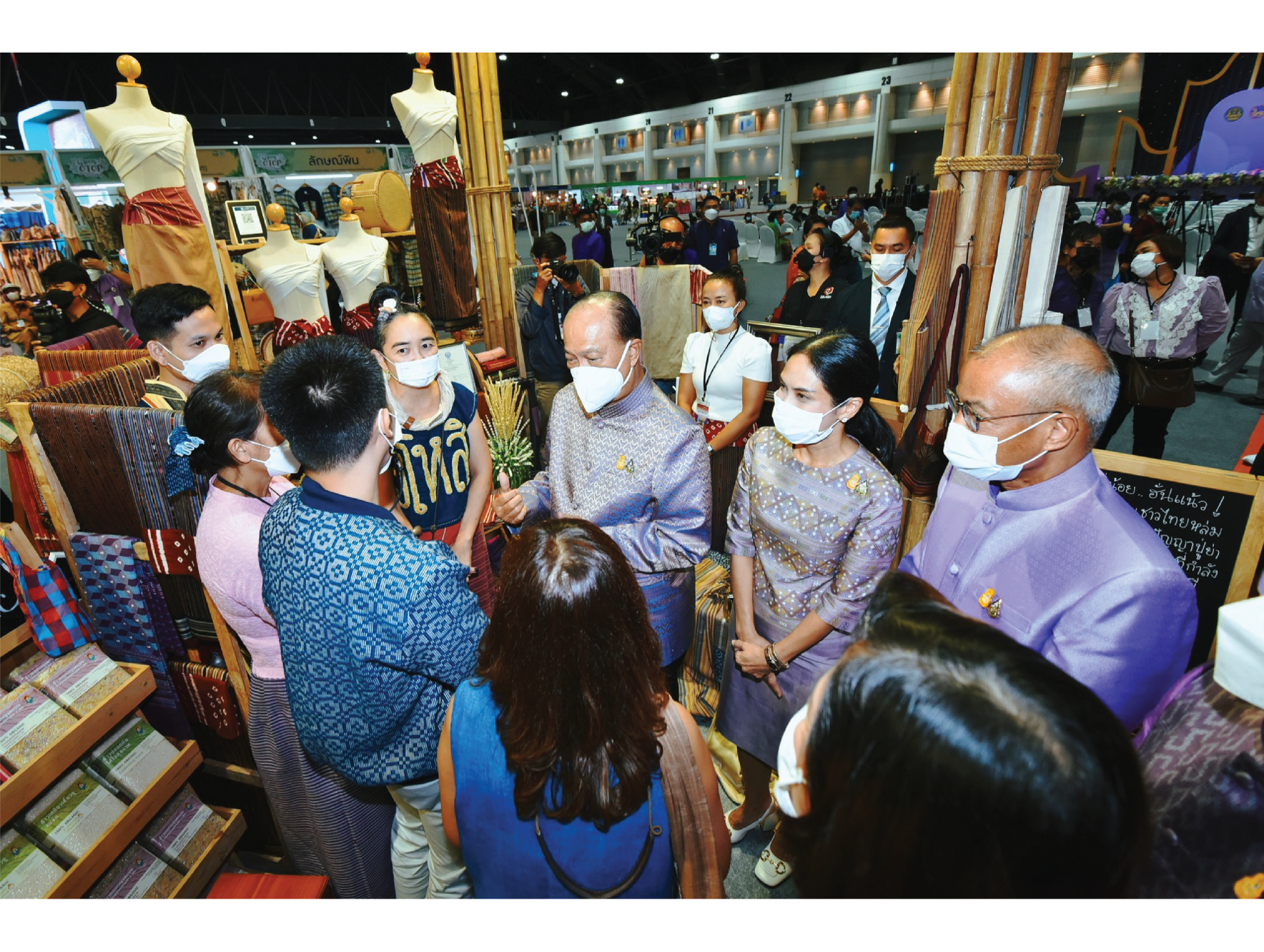 ประชารัฐรักสามัคคีฯ ประเทศไทย ร่วมออกบูธงาน &ldquo;OTOP Midyear 2022&rdquo;  ผลักดันผลิตภัณฑ์ชุมชนออกสู่ตลาด สร้างรายได้กว่า 2.4 ล้านบาท