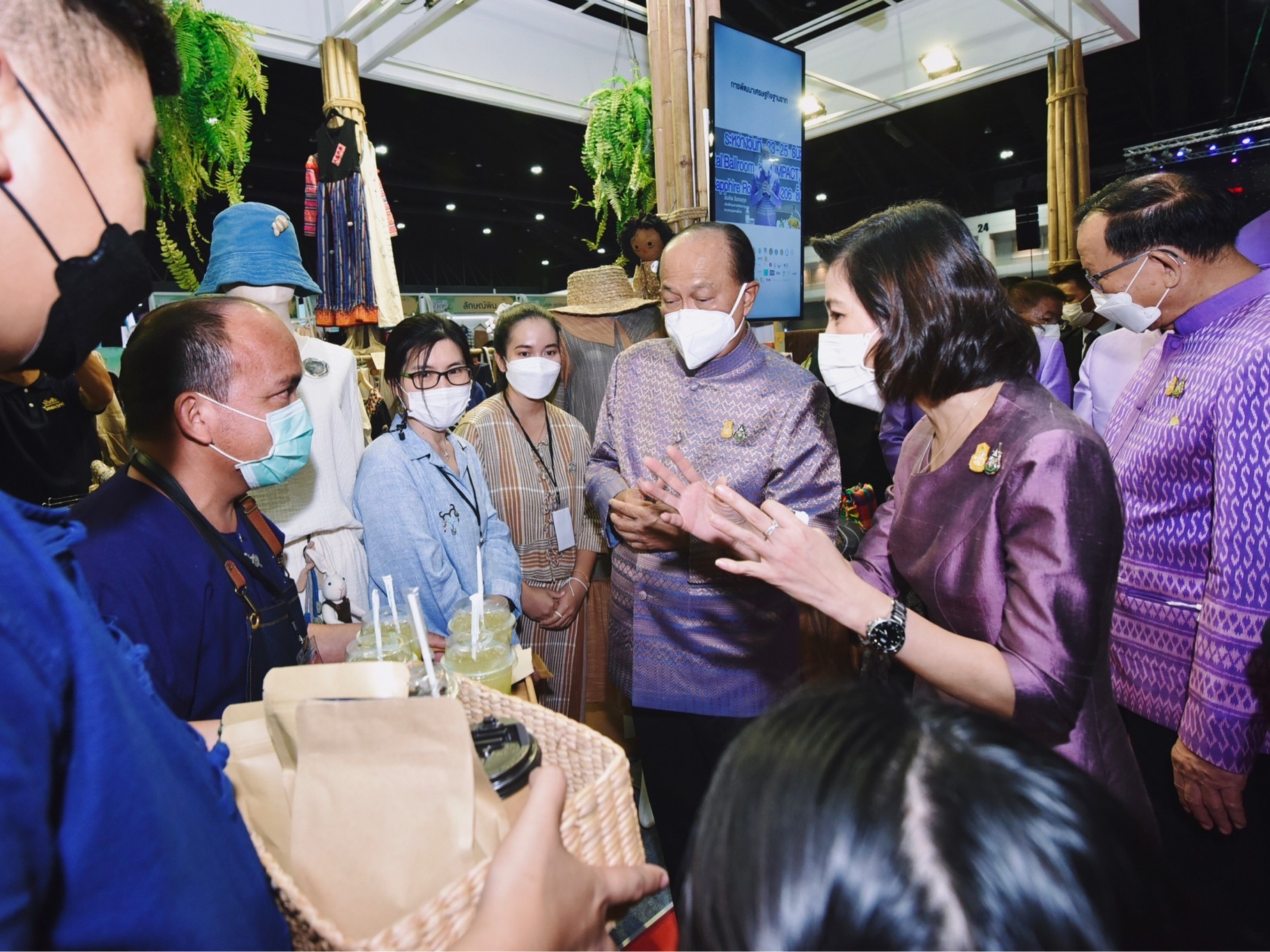 ประชารัฐรักสามัคคีฯ ประเทศไทย ร่วมออกบูธงาน &ldquo;OTOP Midyear 2022&rdquo;  ผลักดันผลิตภัณฑ์ชุมชนออกสู่ตลาด สร้างรายได้กว่า 2.4 ล้านบาท
