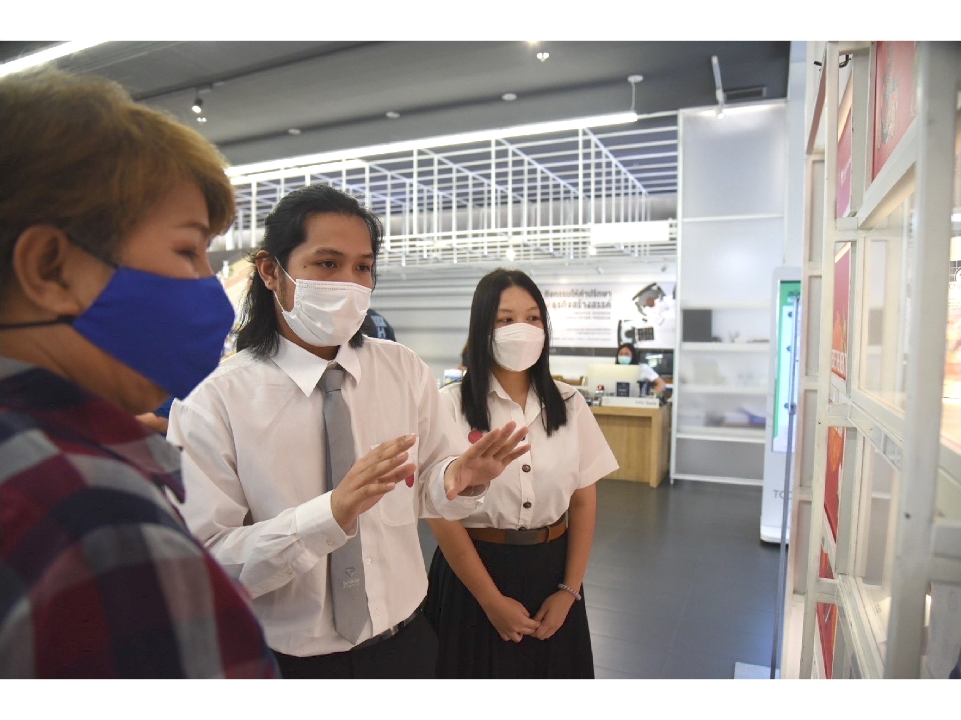 โครงการผ้าขาวม้าท้องถิ่นหัตถศิลป์ไทย ร่วมกับ eisa นำนักศึกษา ม.กรุงเทพ ลงพื้นที่กลุ่มพัฒนาสตรีทอผ้าบ้านสวนปอ &ldquo;ไฉไล&rdquo; จ.ร้อยเอ็ด